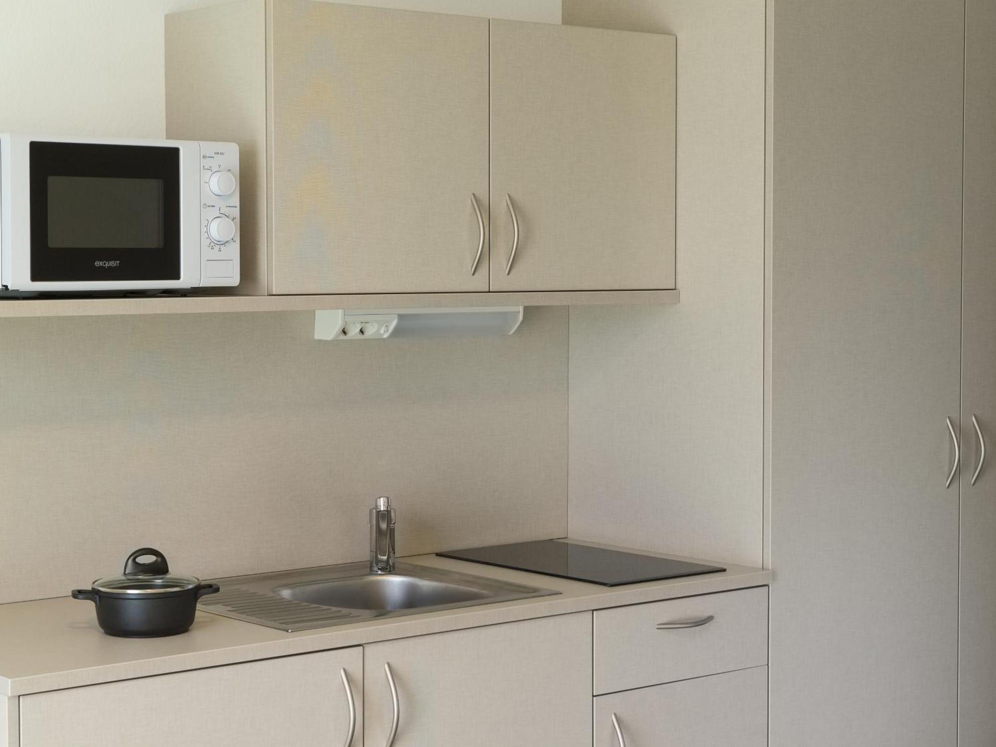 Smart Motel Filton Bagian luar foto